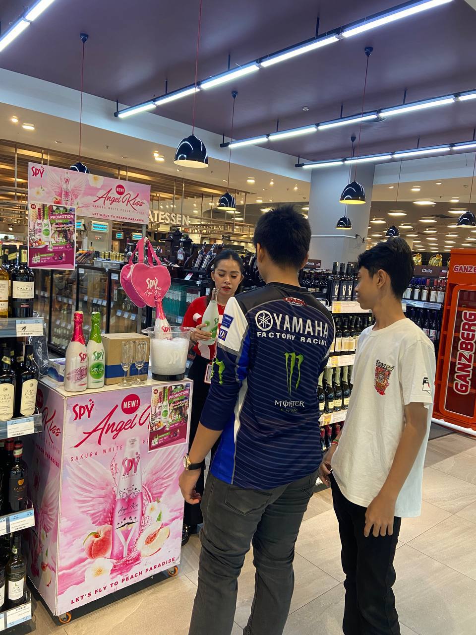 SPY Sparkle Fruit Revolutionizing FMCG Distribution with Da Houg Heng at Makro Cambodia - Image 17